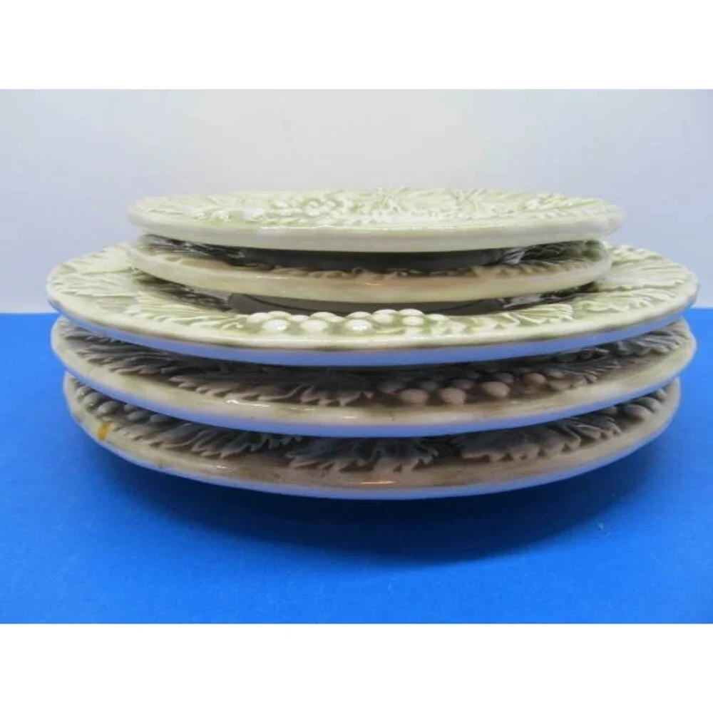 Williams Sonoma Napa Sage Embossed Lot 3 Salad Plates & 2 Saucers